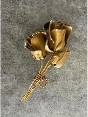 LISNER Signed Gold Tone Long Stem 3 Rose Flower Pin Brooch 3 inches long